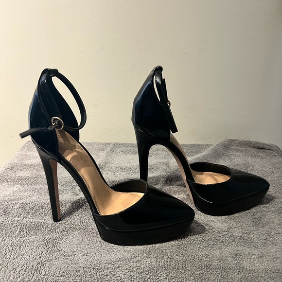 Show Dazzle Black Platform Pumps - Picture 2 of 6